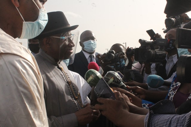 Former Nigerian president Goodluck Jonathan speaking to news men on the Malian conflict