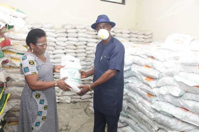 Goodluck Jonathan Foundation official presenting items to Bayelsa State