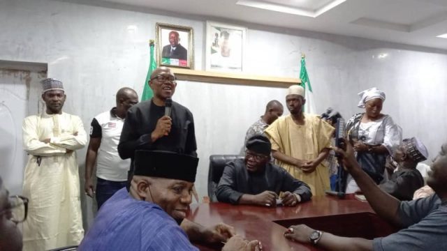 Peter Obi in consultations with PDP delegates from the North