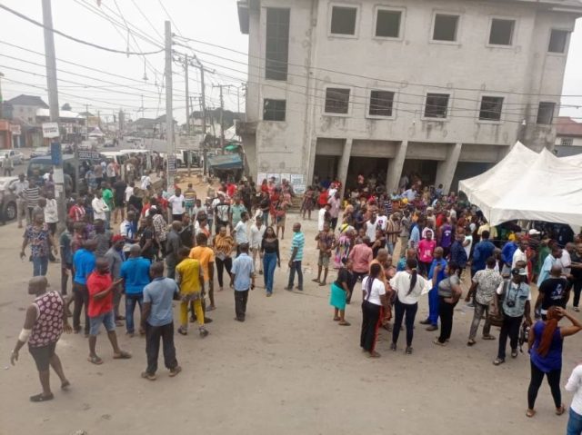 Polling unit in Rumuepirikom, Obio-Akpor Local Government Area (LGA) where a large crowd of voters