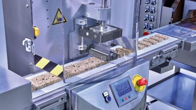 The SnackFix small-scale cereal bar production system from Bühler