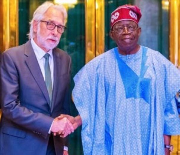 Richard Gingras with President Buhari at the State House Abuja