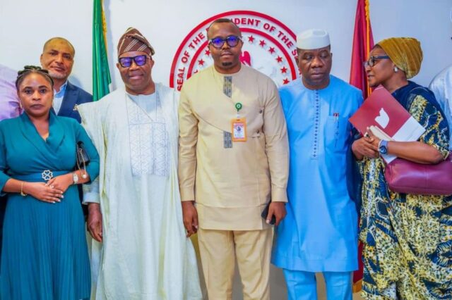 Members of the Nigerian Association of Resident Doctors with the Senate President Godswill Akpabio