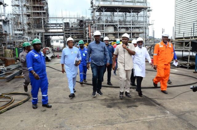 Minister of State for Petroleum Resources Lokpobiri, inspects rehasbilitation work at the Port Harcourt refinery