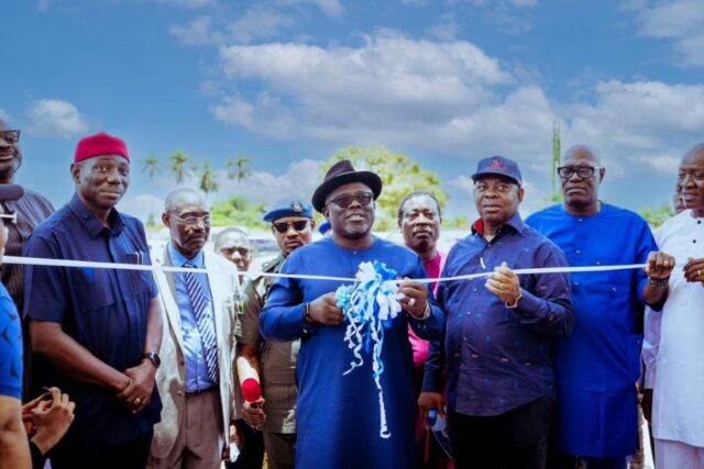 Delta State,Rt Hon Sheriff Oborevwori (2ndleft) cutting the tape to inaugurate the Administrative building of the University of Science and Technology Ozoro