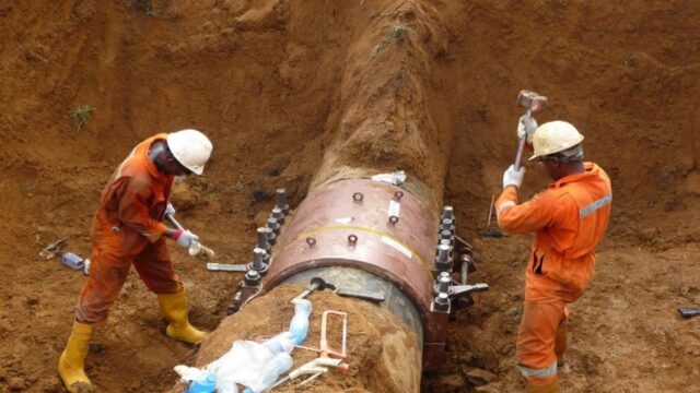 Oil workers at a pipeline rehabilitation point
