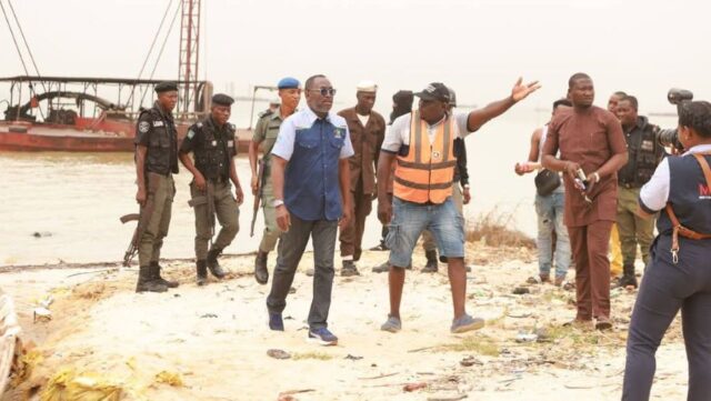 Ministry of Waterfront Infrastructure Development officials at the illegal dredging sites