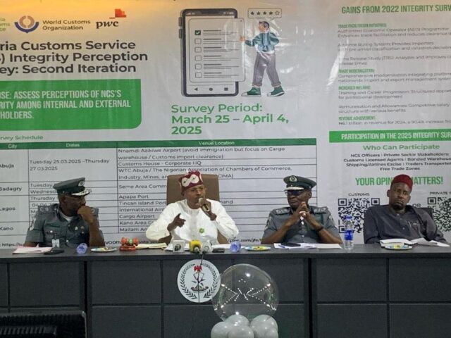 Chairman of the Committee, Leke Abejide and Comptroller Babatunde Olomu (L) during House of Representatives Committee visit