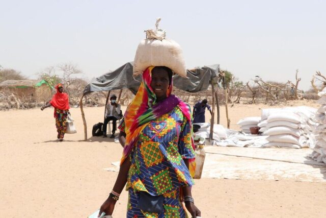 A displaced woman receives WFP food assistance in Chad
