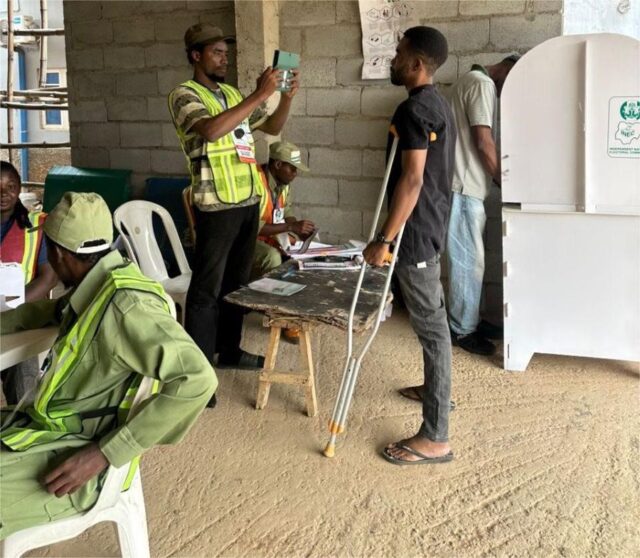 Accreditation and voting at P.U. 168, Federal Staff Hospital, Setraco, Gwarinpa, FCT