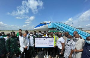 Air Peace chairman Allen Onyema fulfils promise to the Super Eagles, doles out N20 million to team for win against Cape Verde