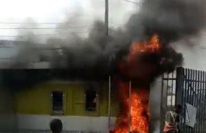 Naira Scarcity Protests|Delta State Governor Okowa appeals for calm as angry crowd burn bank