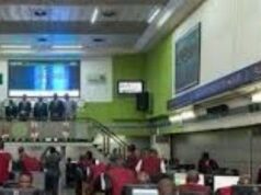 Nigeria stocks extend decline as bank shares weigh; Naira posts fourth straight daily loss